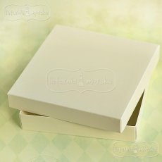 LM-ZPUKWK Pudełko na kartkę kwadratową kremowe 16cmx16cmx2,7cm