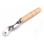 RAD1 Metalowe radełko krawieckie z drewnianą rączką 15cm