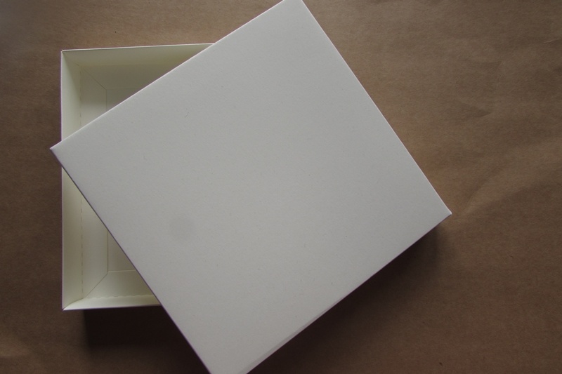 ECO-160-K Pudełko 160x160x25mm - kremowe