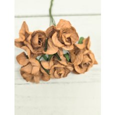 CF-G2-8 Papierowe róże Curly Flowers I am Roses - CARAMEL BROWN-brąz -pęczek 5 szt