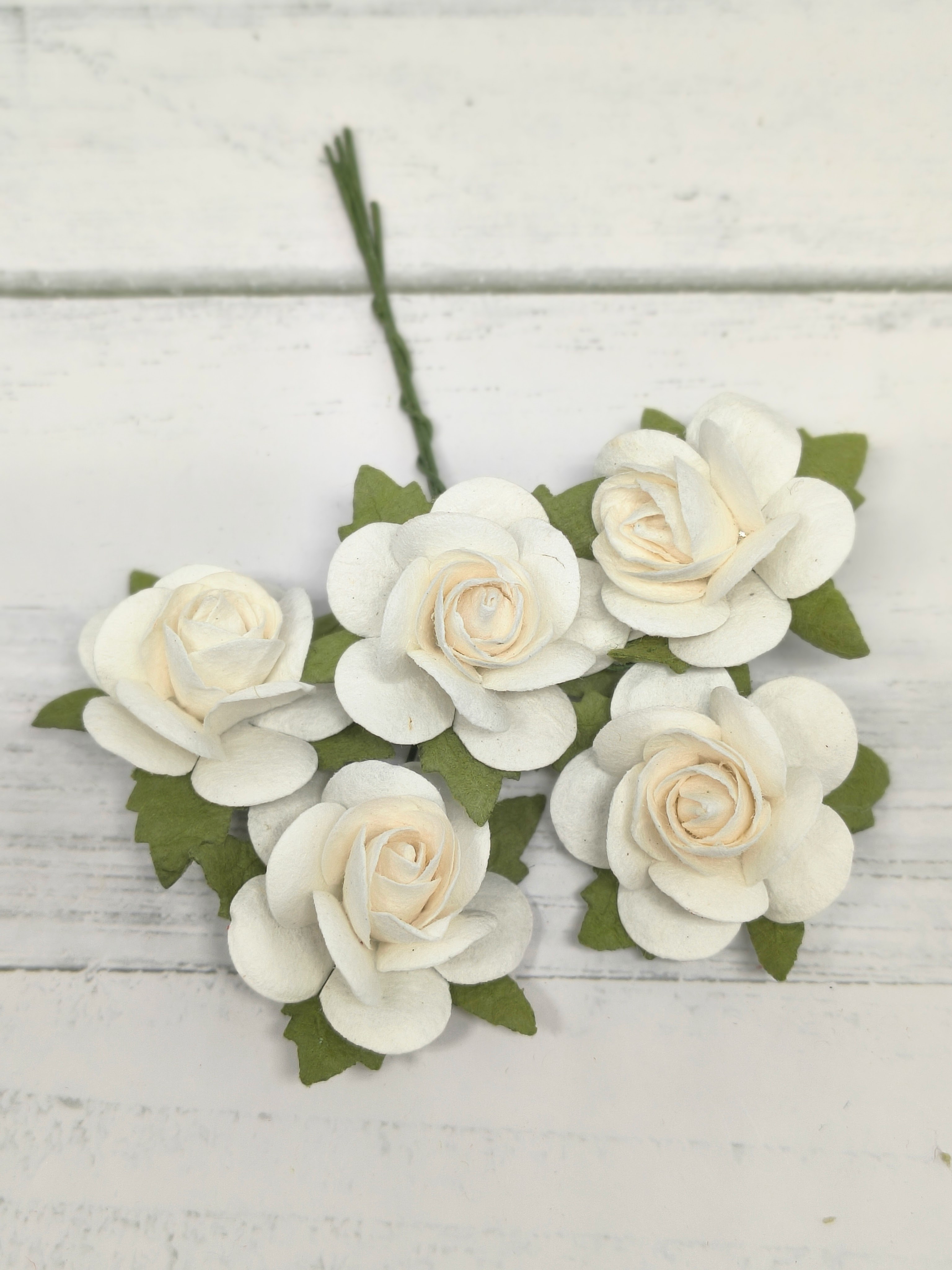 OR-R6-1 Papierowe różyczki Open Roses I am Roses-WHITE-biały-pęczek 5 szt
