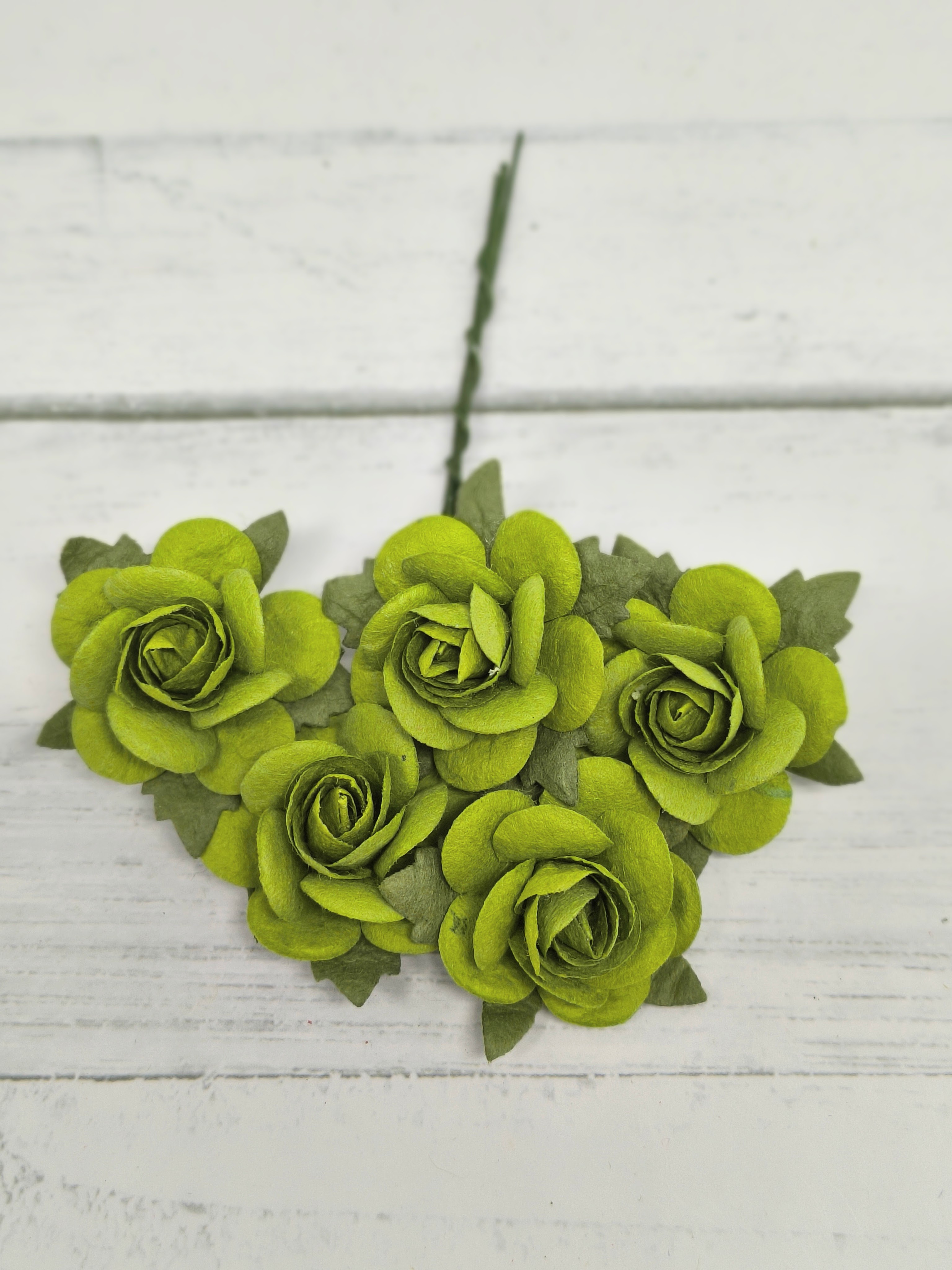 OR-R6-9 Papierowe różyczki Open Roses I am Roses- LIME GREEN- limonkowa zieleń-pęczek 5 szt