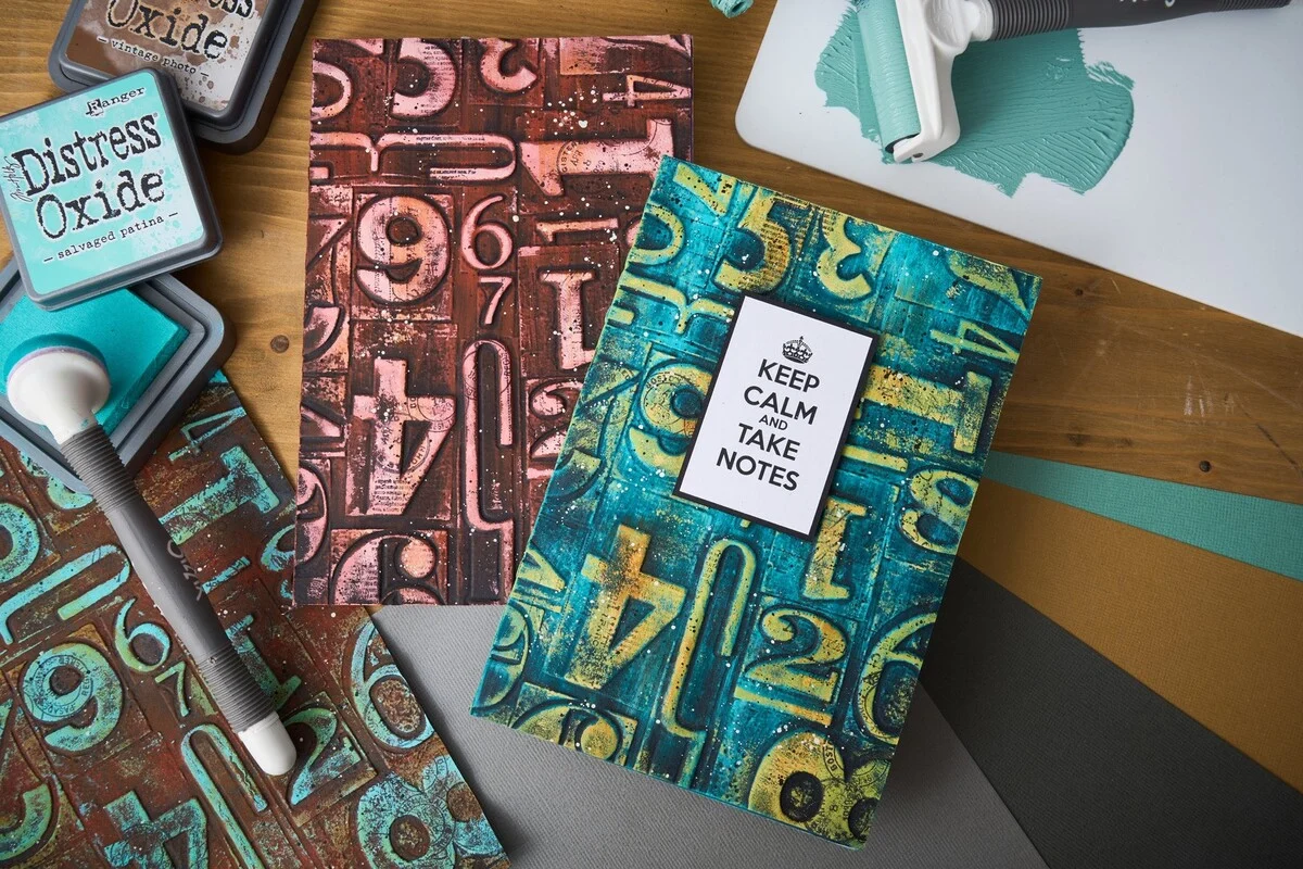 Folder wytłaczający Sizzix 3-D Texture Fades by Tim Holtz A5 Numbered -cyfry (667081)
